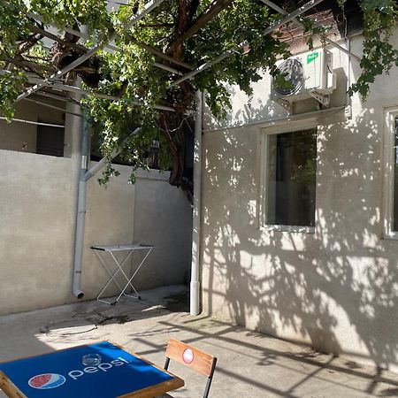 Apartment In The City Center With The Garden 예레반 외부 사진
