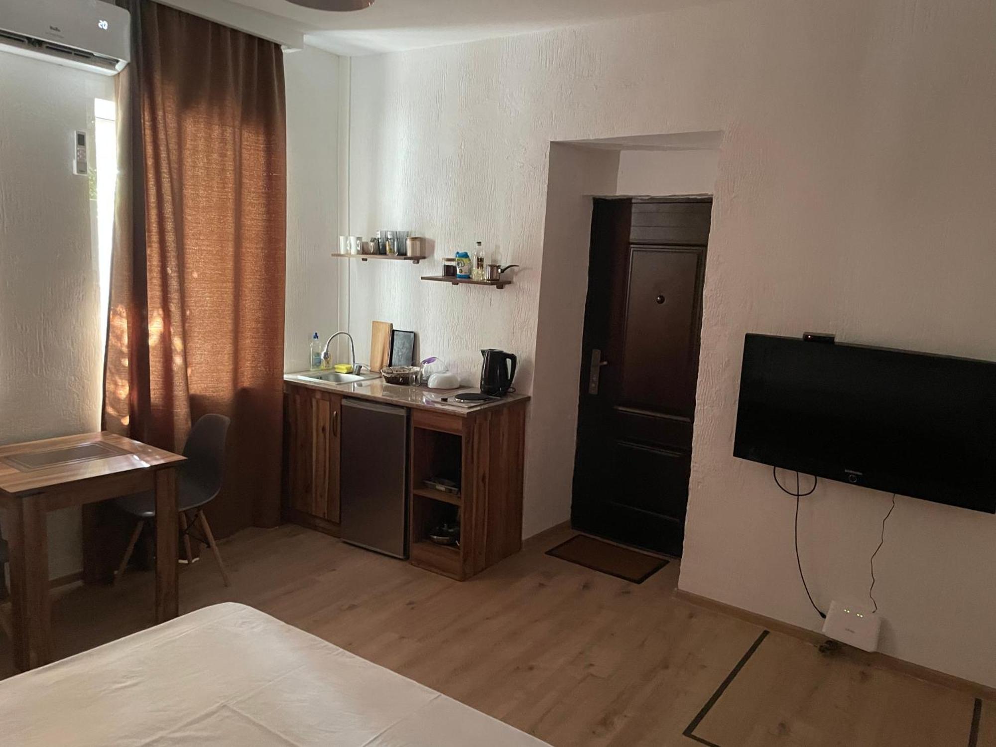 Apartment In The City Center With The Garden 예레반 외부 사진