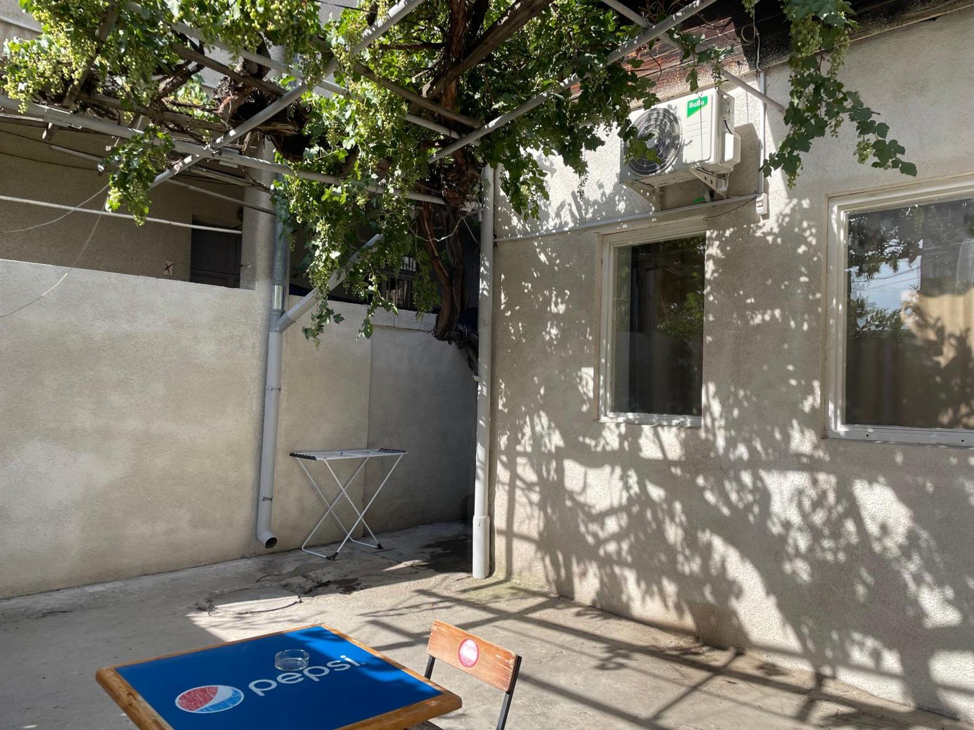 Apartment In The City Center With The Garden 예레반 외부 사진